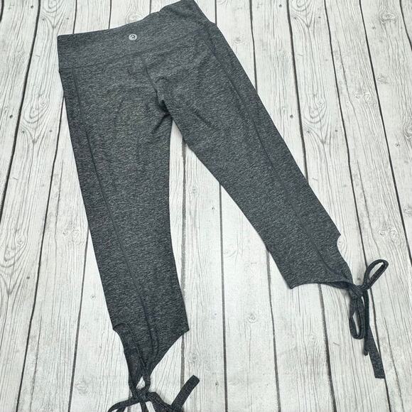 Scorpio Sol 7/8 Bow Leggings Size Small - Picture 3 of 5